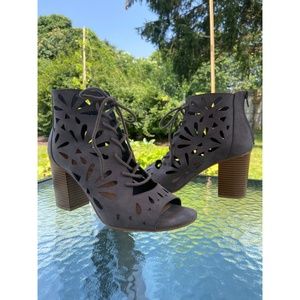 Rampage Grey Gladiator Tie-Up Heels (8.5)